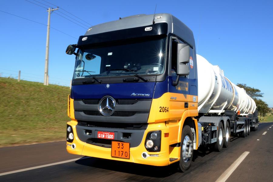  Mercedes-Benz Actros 2646 6x4 Tanker 2017 года  (BR) (фото 2 из 3)